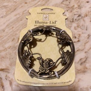 Yankee Candle Illuma Lid jar candle accessory. Merry Christmas written on side